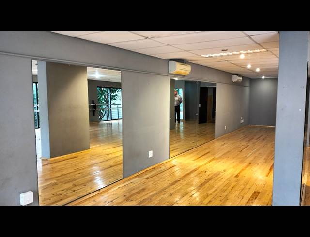 138M² RETAIL TO LET IN TYGERFALLS